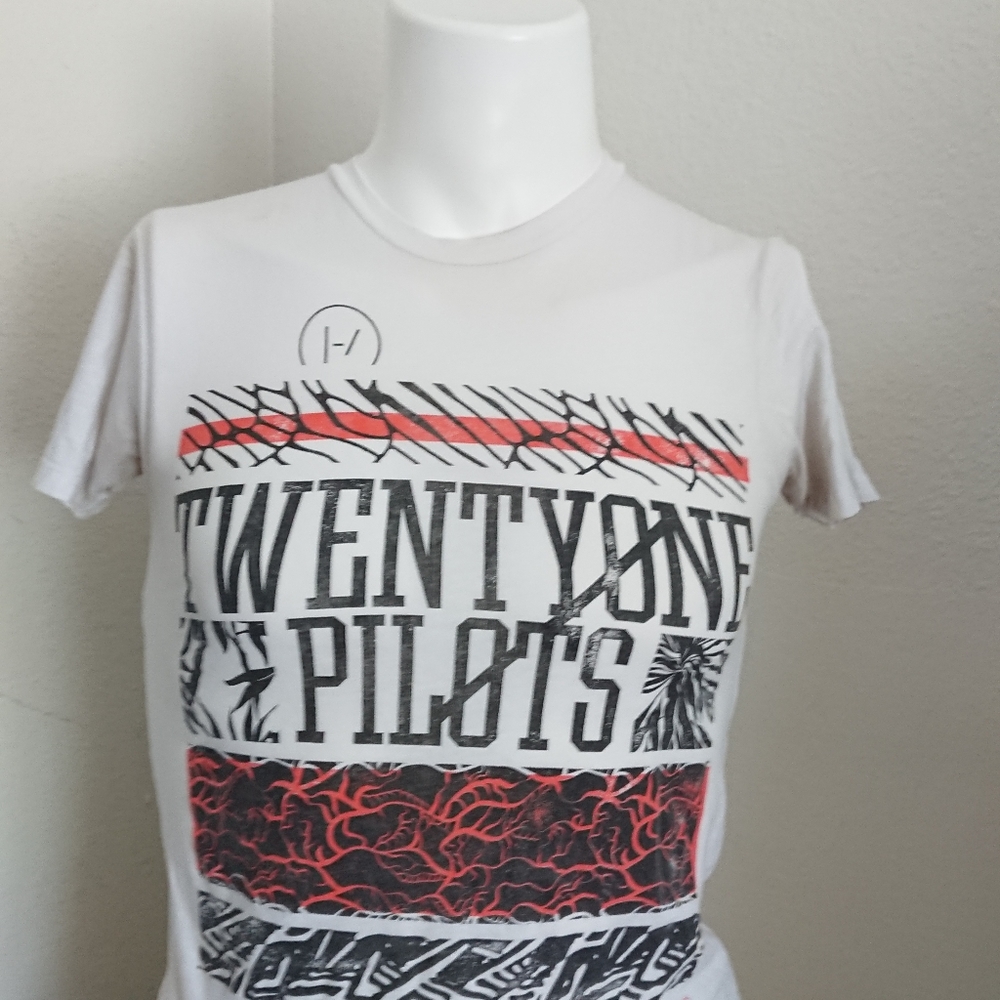 Twenty One Pilots t shirt women's XS chest 34"